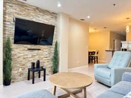 New & Cozy - Hot Jacuzzi 3BR Condo GREAT location - Imagen 3