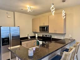 New & Cozy - Hot Jacuzzi 3BR Condo GREAT location - Imagen 4
