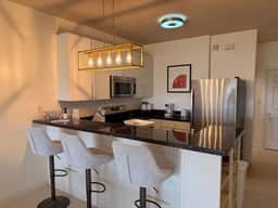 Renovated Stylish Condo - Pool & Jacuzzi - 3 bed - Image 3