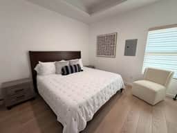 Wonder House - New & stylish Condo - Image 4