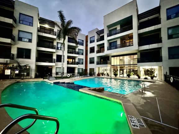 Penthouse with Pool & Jacuzzi - Image 2