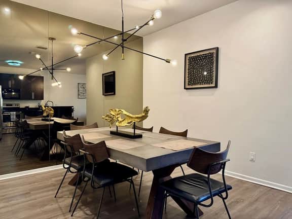 Renovated 3BR APT nice/cozy! - Imagen 3