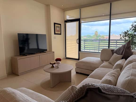 Renovated Stylish Condo - Pool & Jacuzzi - 3 bed - Image 5