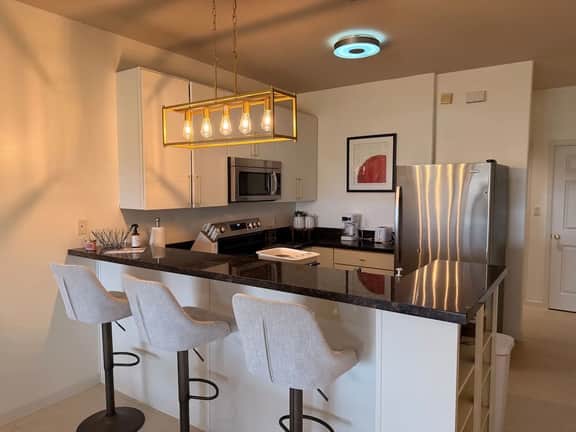 Renovated Stylish Condo - Pool & Jacuzzi - 3 bed - Image 3