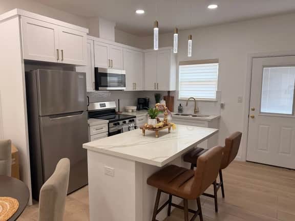Wonder House - New & stylish Condo - Image 2